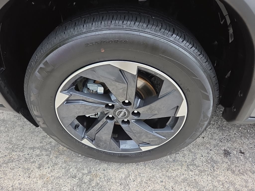Certified 2025 Nissan Rogue SV FWD image 15