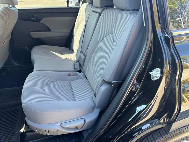 Used 2024 Toyota Highlander LE image 16