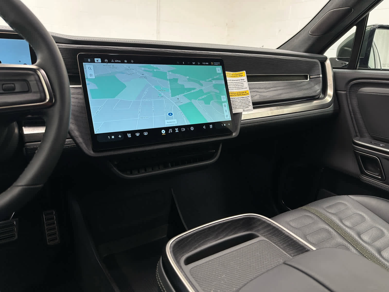 Used 2024 Rivian R1S Adventure image 30