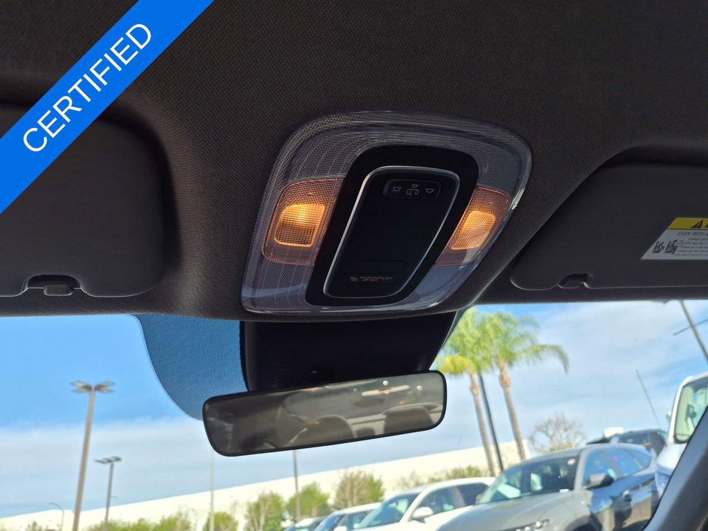 Used 2025 Hyundai Elantra SE image 15