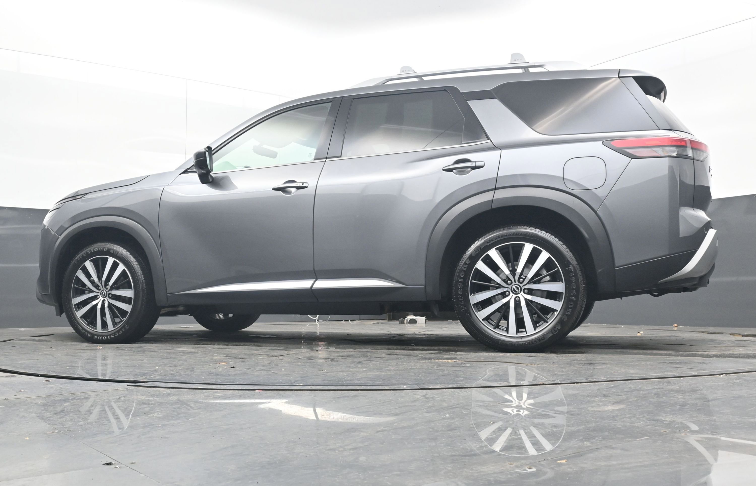 Used 2023 Nissan Pathfinder Platinum w/ Cargo Package image 26