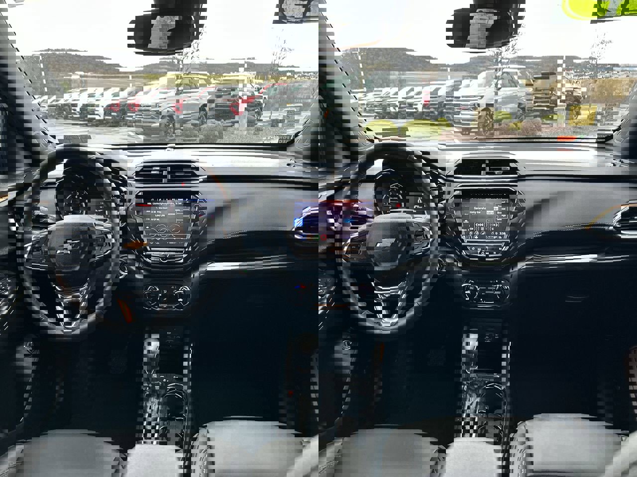 Used 2023 Chevrolet TrailBlazer ACTIV w/ Sun and Liftgate Package image 16