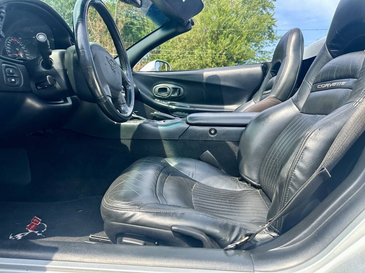 Used 2001 Chevrolet Corvette Convertible w/ Preferred Equipment Group2 RWD image 14