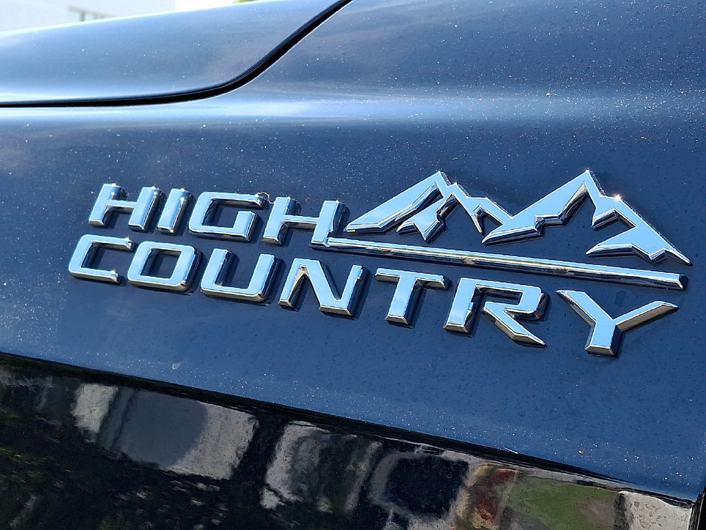 Certified 2022 Chevrolet Suburban High Country AWD/4WD image 37