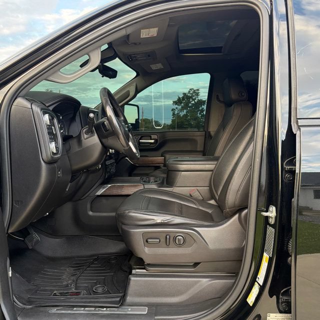 Used 2021 GMC Sierra 2500 Denali w/ Denali Black Diamond Edition AWD/4WD image 12