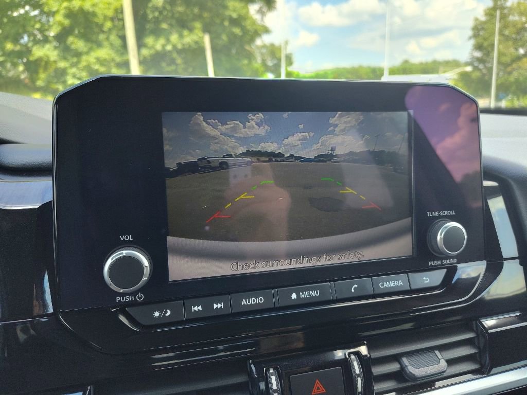 Used 2025 Nissan Pathfinder SV image 19