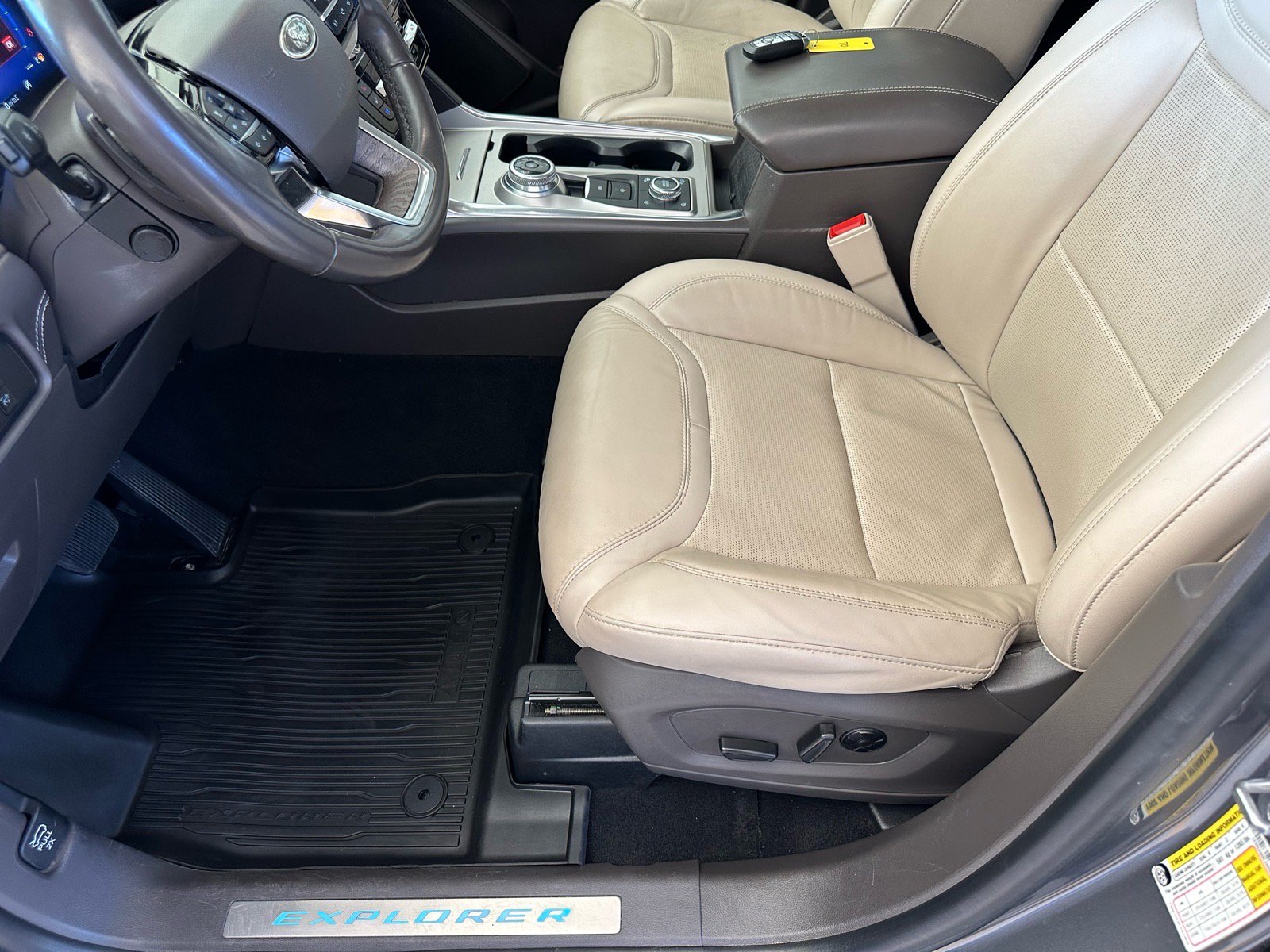 Used 2021 Ford Explorer Platinum w/ Equipment Group 601A AWD/4WD image 18