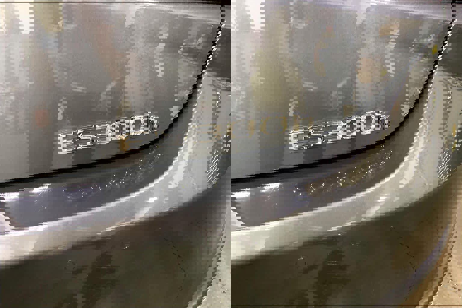 Used 2025 Lexus ES 300h w/ Luxury Package image 9