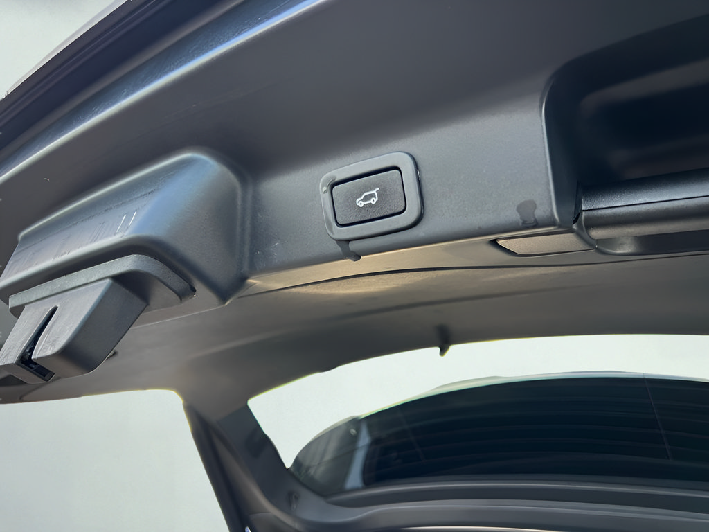 Used 2019 Jaguar F-PACE Prestige AWD/4WD image 20