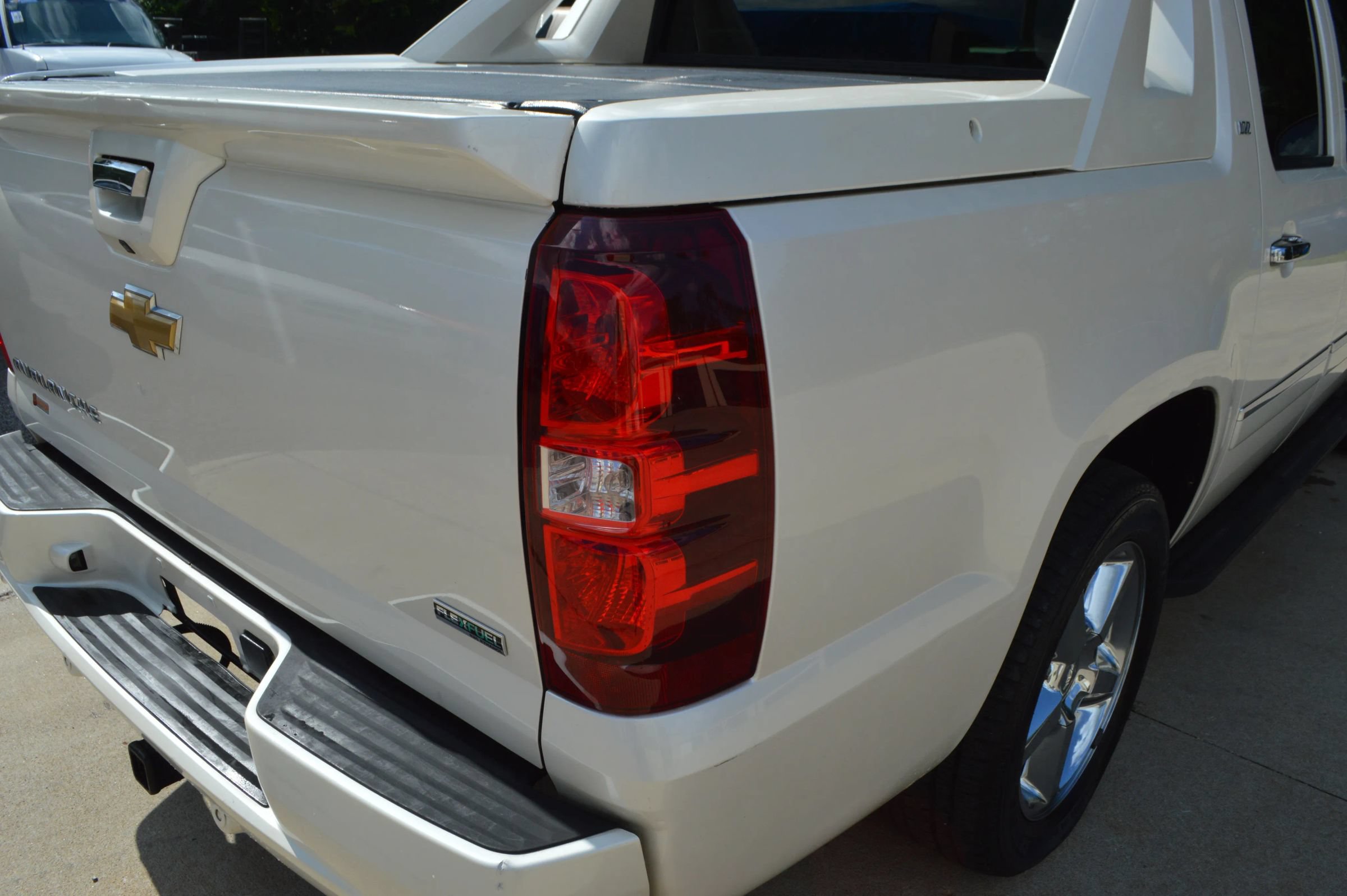 Used 2011 Chevrolet Avalanche LTZ AWD/4WD image 9