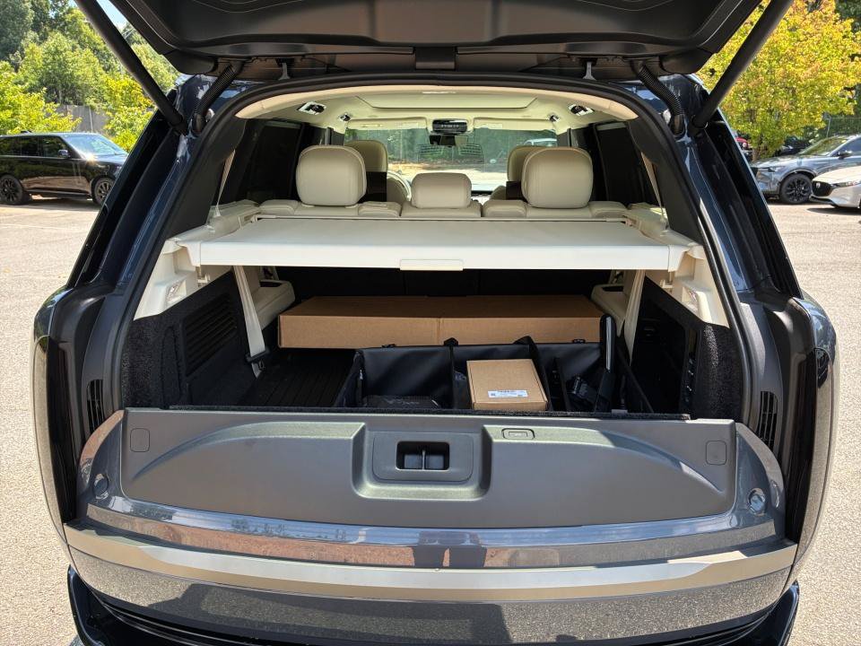 New 2026 Land Rover Range Rover Long Wheelbase SE AWD/4WD image 15