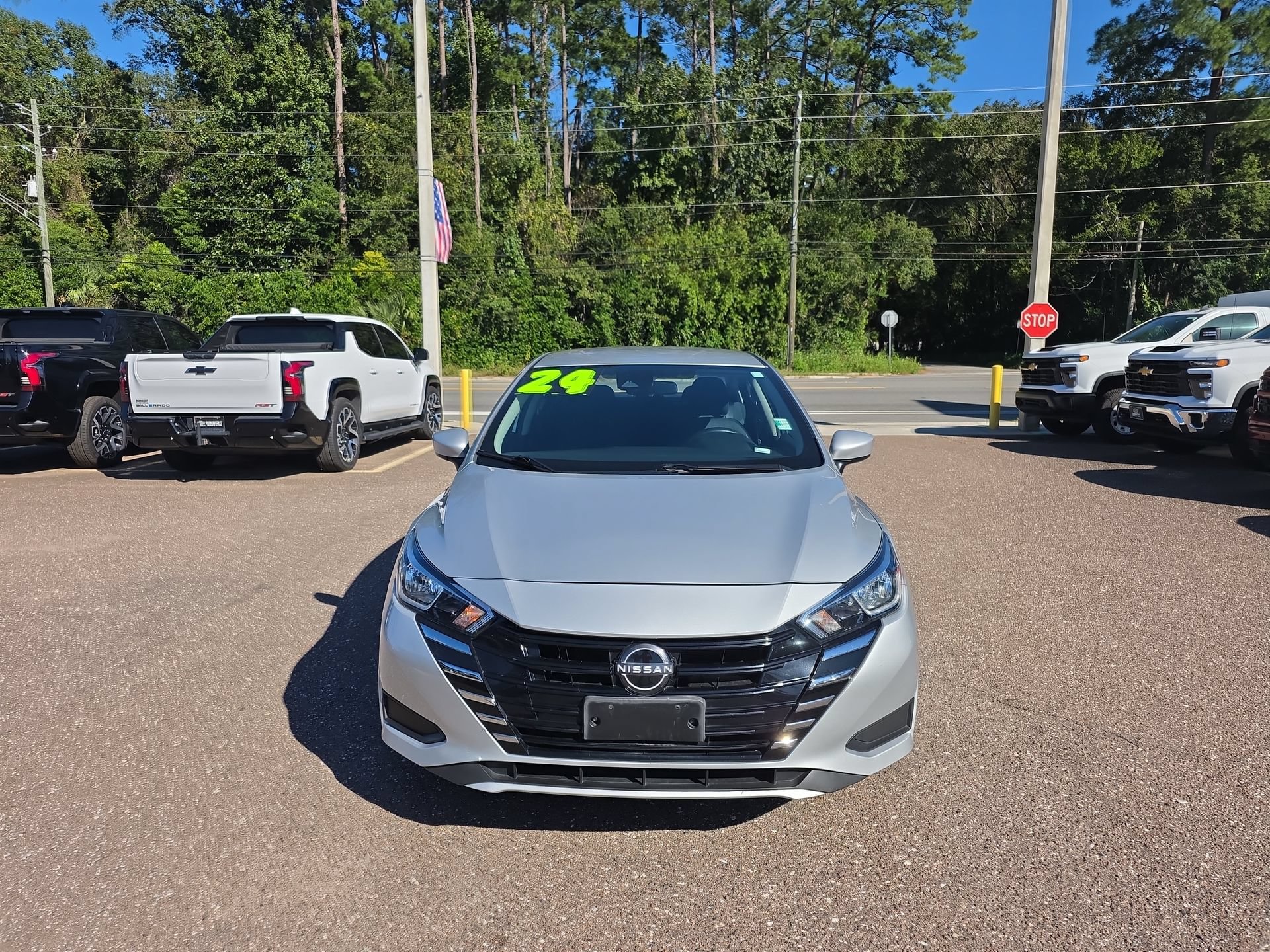 Used 2024 Nissan Versa SV FWD image 11
