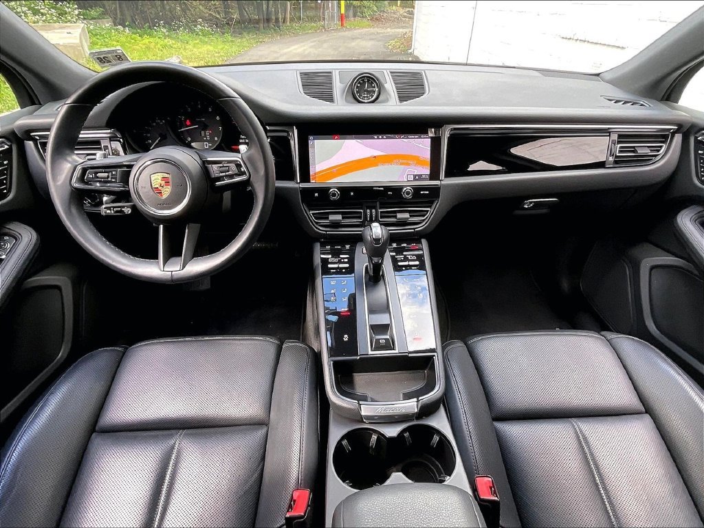 Certified 2023 Porsche Macan AWD/4WD image 18