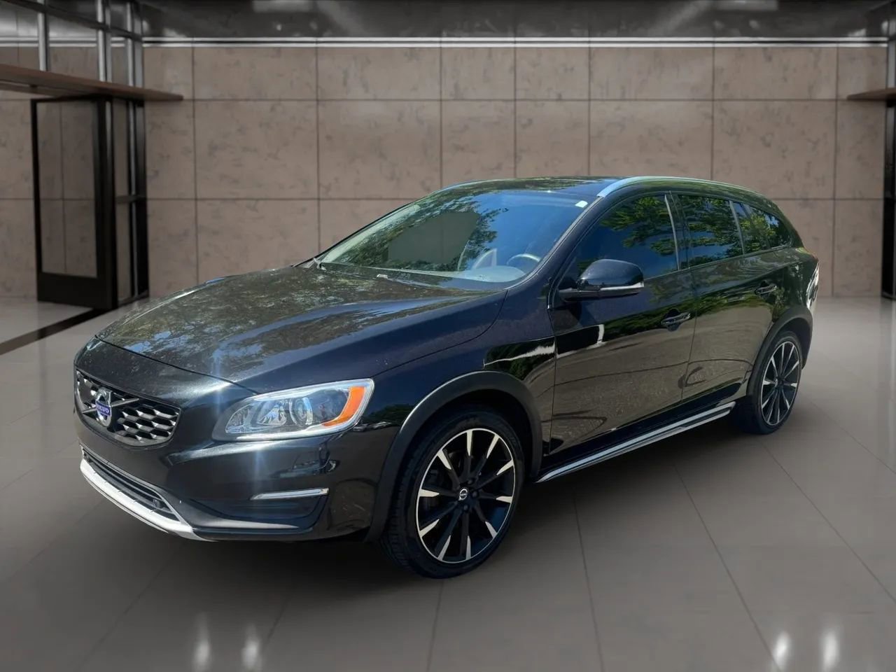 Used 2017 Volvo V60 T5 Cross Country Platinum AWD/4WD image 5