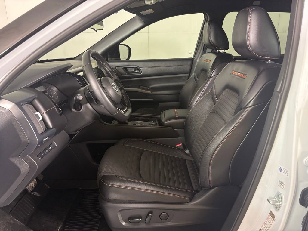 Used 2025 Nissan Pathfinder Rock Creek image 16