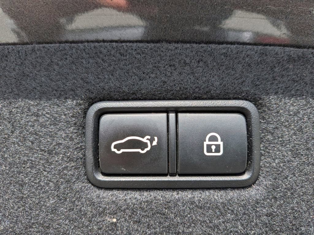 Used 2018 Genesis G90 5.0 Ultimate image 29