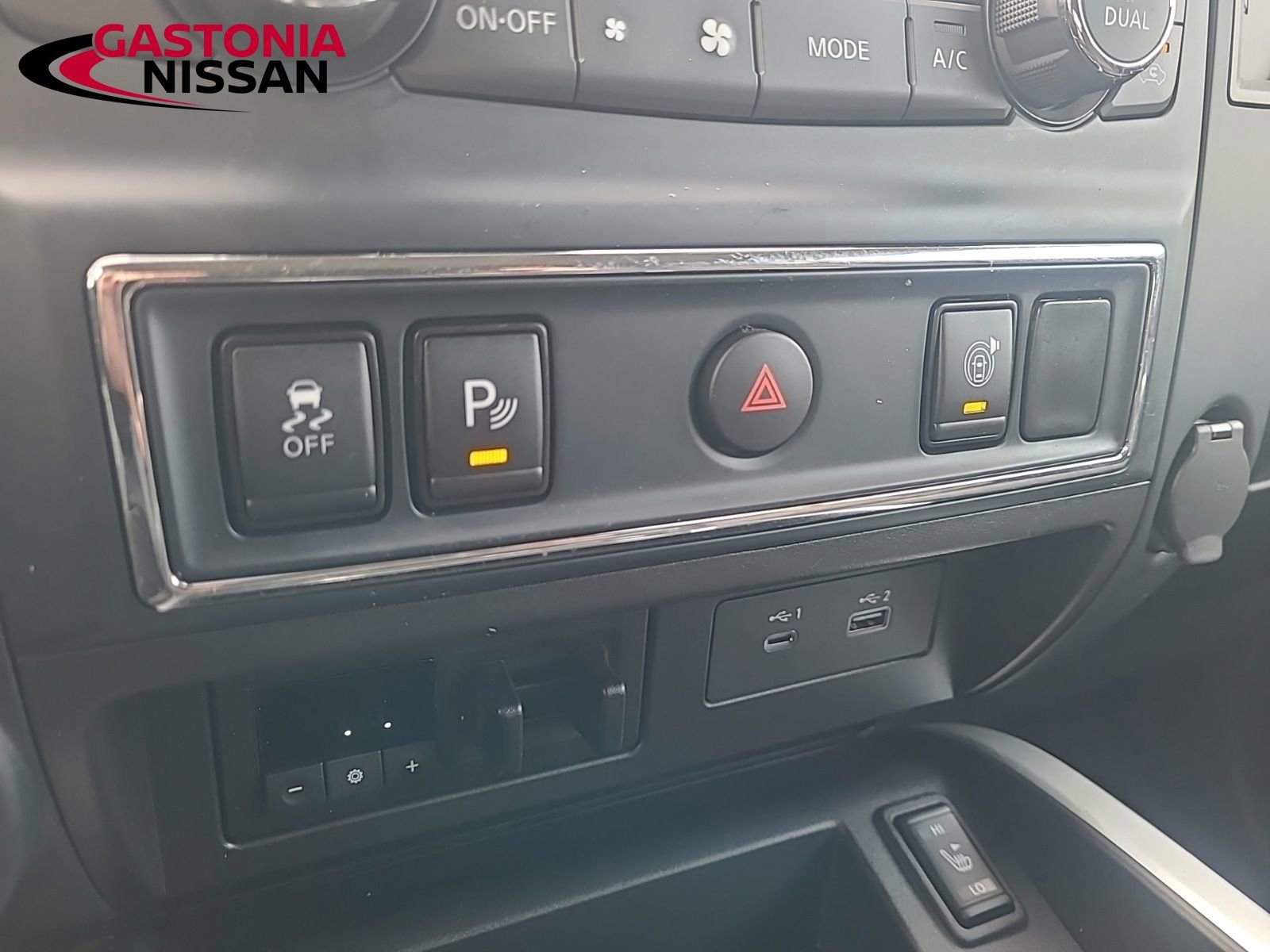 Used 2024 Nissan Titan SV w/ SV Convenience Package image 45