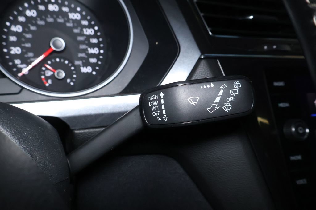 Used 2021 Volkswagen Tiguan SE R-Line w/ 3rd Row Seat Package image 25