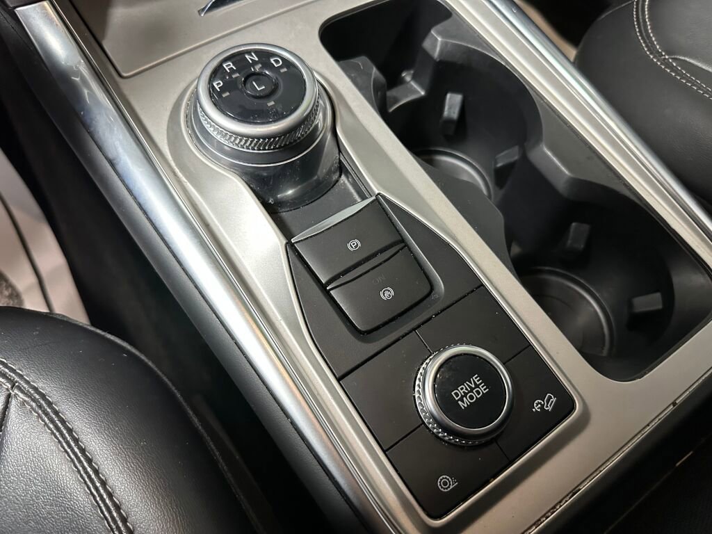 Used 2022 Ford Explorer XLT w/ Equipment Group 202A AWD/4WD image 21