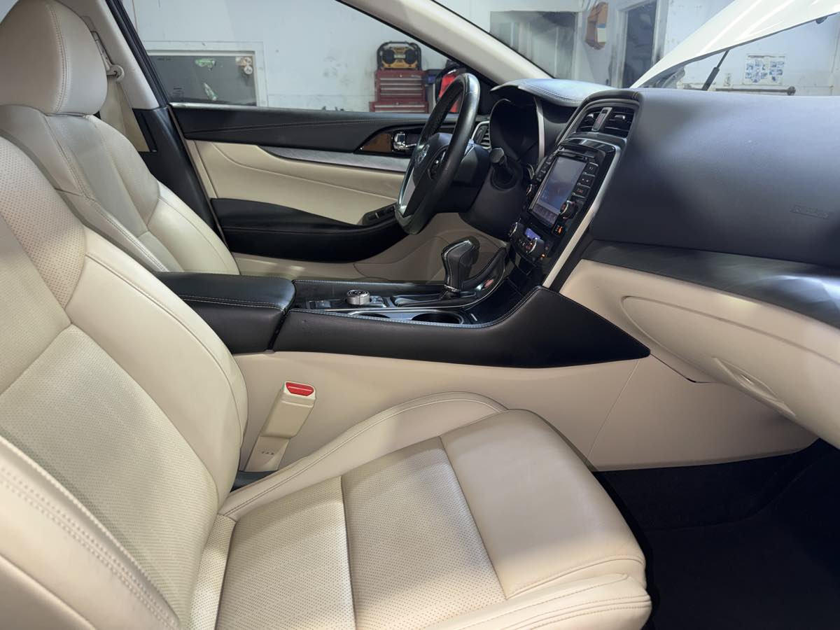 Used 2016 Nissan Maxima 3.5 SV w/ Interior Lighting Package FWD image 25