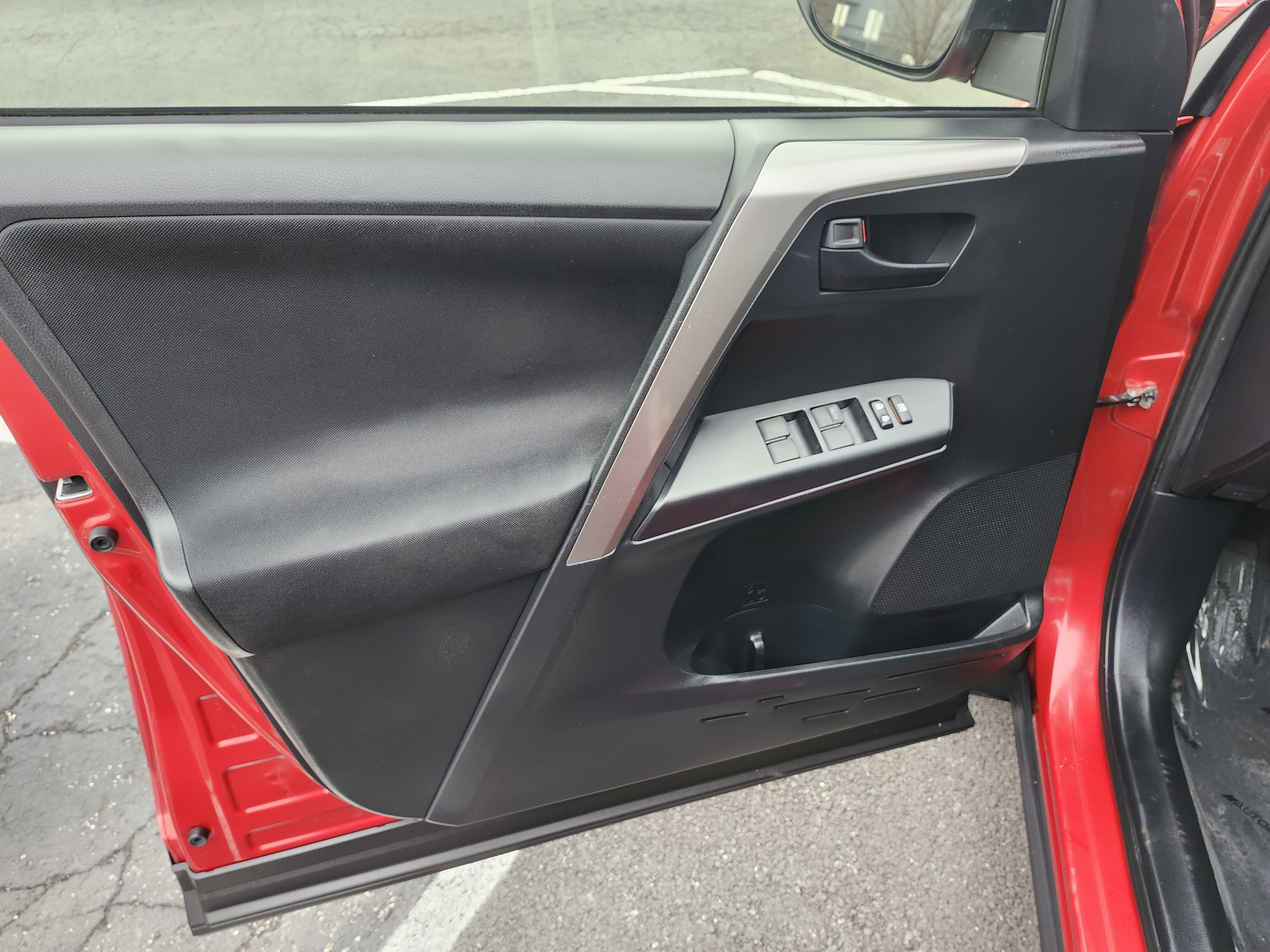 Used 2017 Toyota RAV4 LE w/ All Weather Liner Package image 23