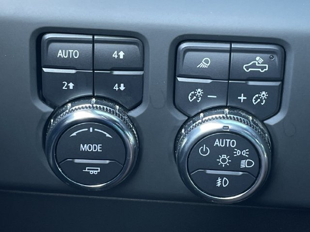 Used 2024 GMC Sierra 1500 AT4 w/ Technology Package AWD/4WD image 23
