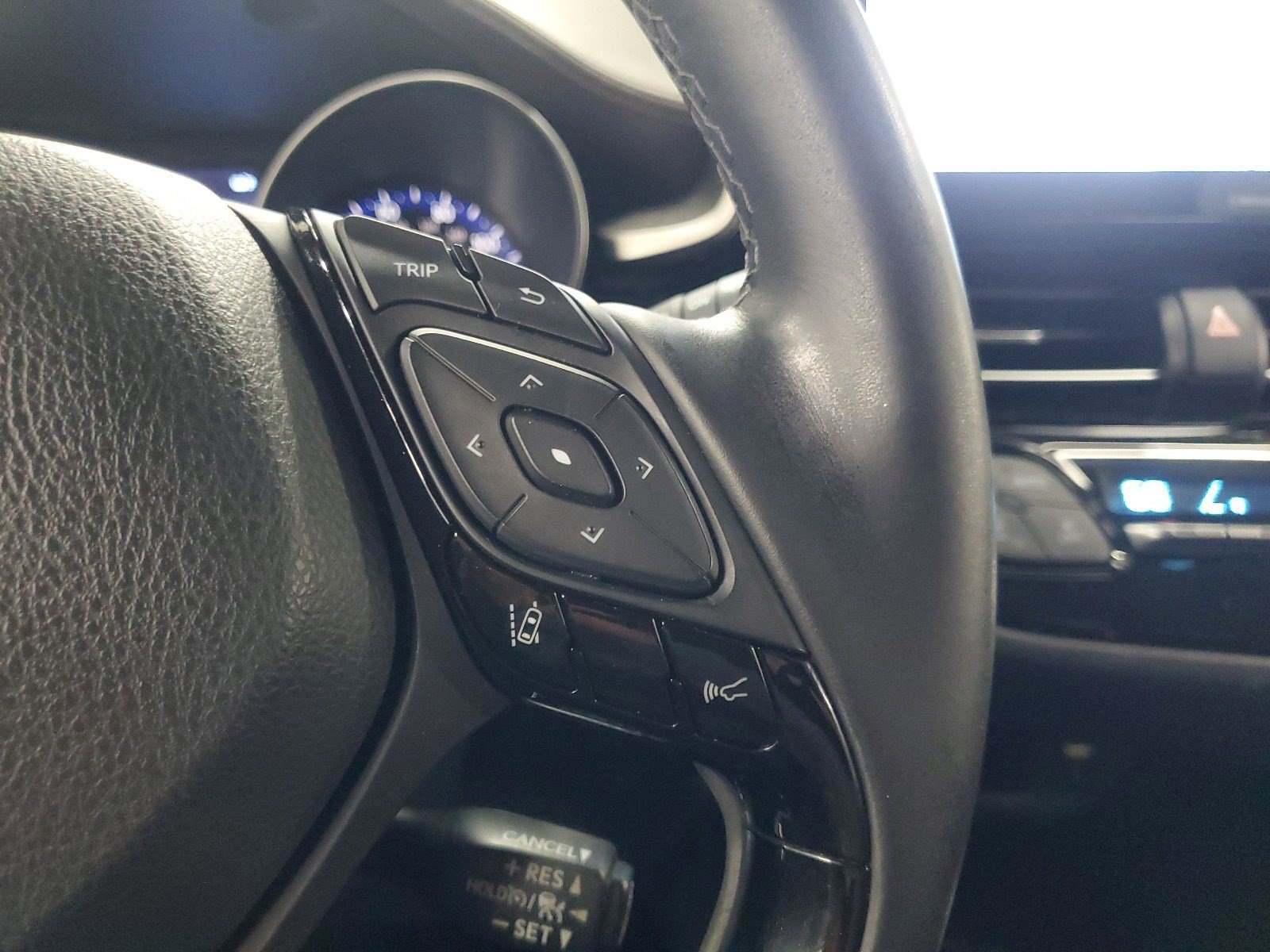Used 2019 Toyota C-HR Limited FWD image 24