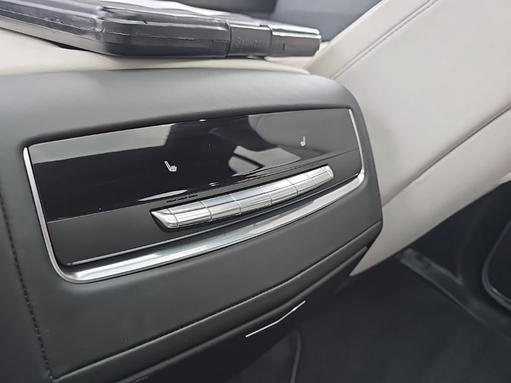 Used 2026 Cadillac Escalade ESV Platinum Sport w/ LPO, Floor Liner Package AWD/4WD image 20