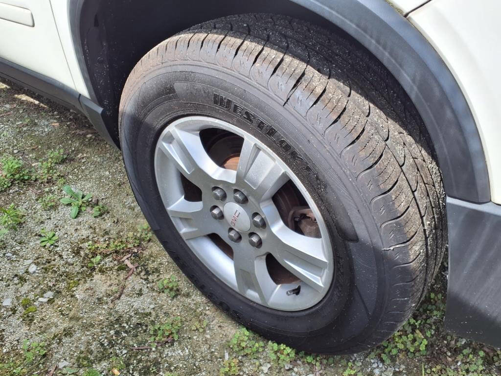 Used 2011 GMC Acadia SLE image 4