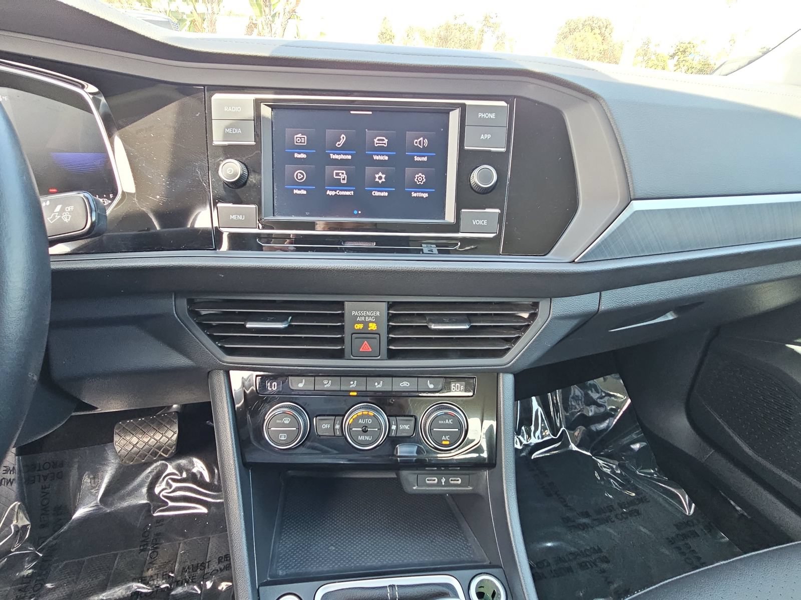 Used 2024 Volkswagen Jetta SE FWD image 19