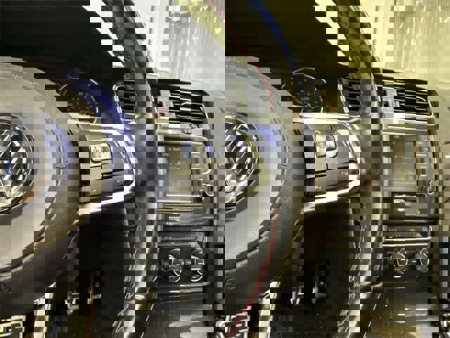 Used 2016 Volkswagen Golf 4-Door image 10