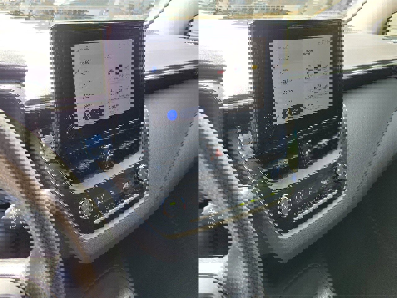 Used 2024 Toyota Corolla LE image 23