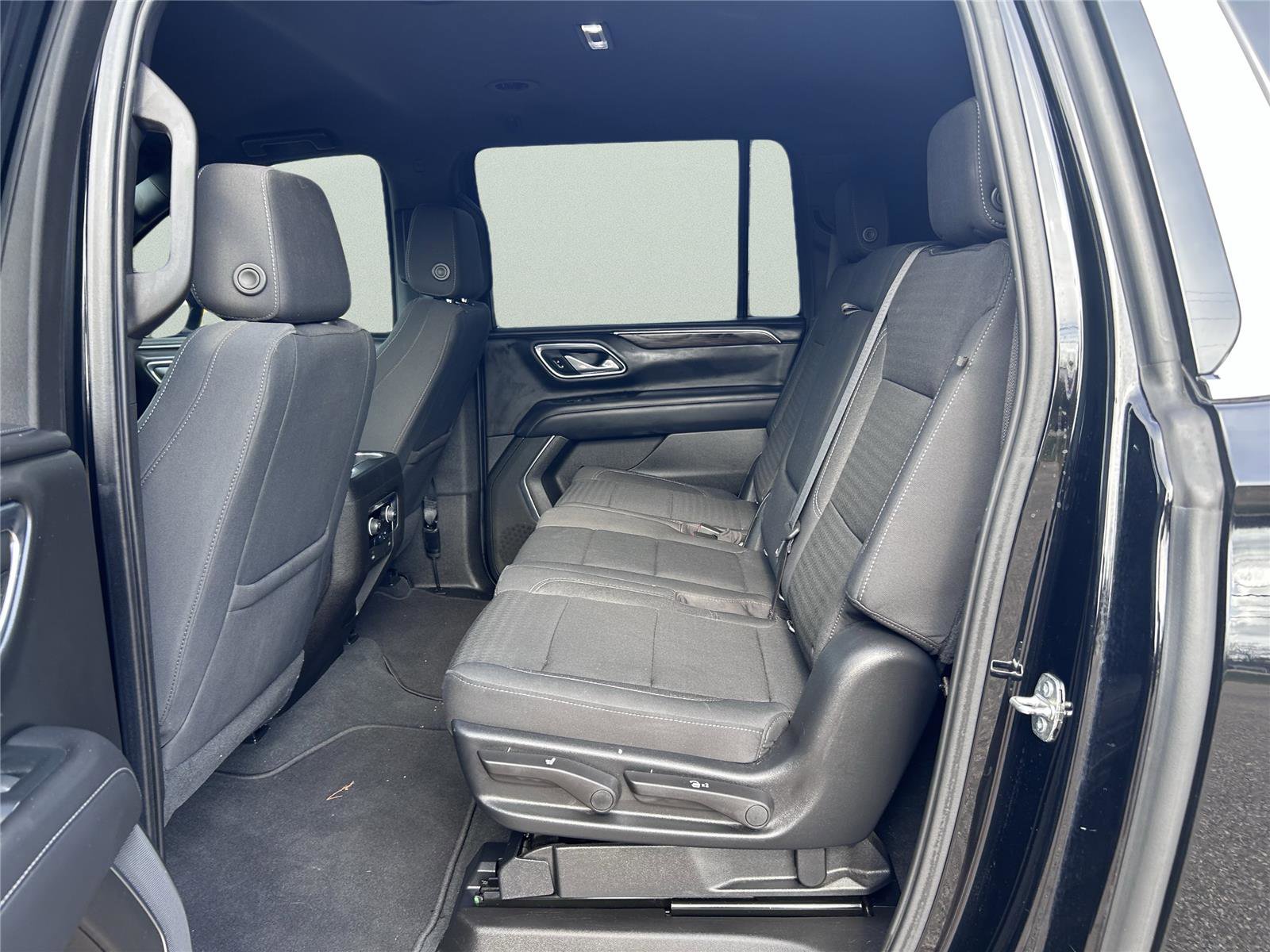 Used 2021 Chevrolet Suburban LS image 32