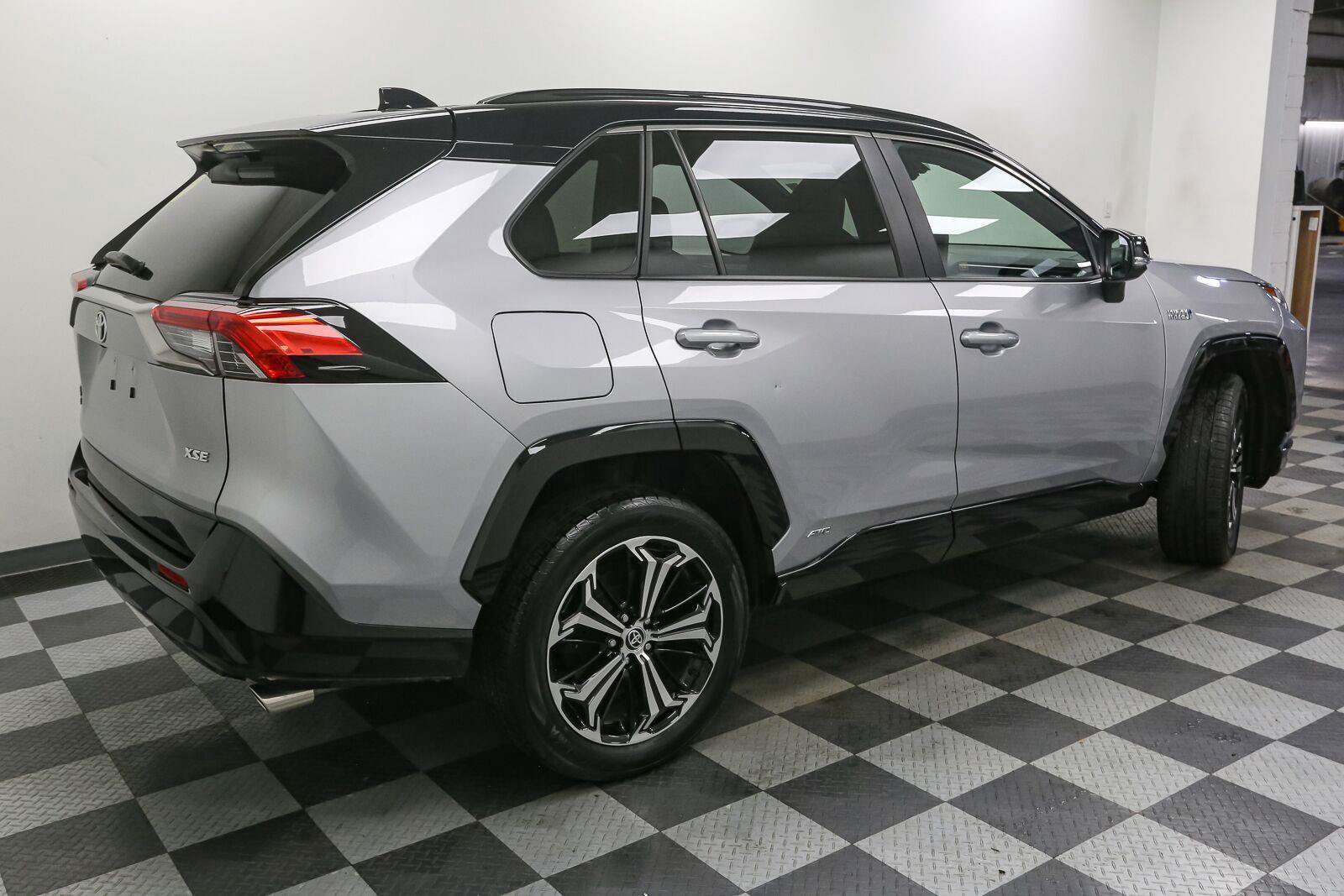 Used 2023 Toyota RAV4 XSE w/ Weather Package AWD/4WD image 9