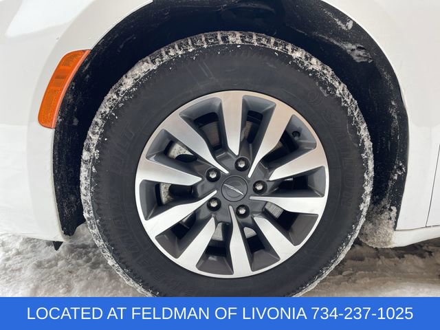 Used 2023 Chrysler Pacifica Limited image 33