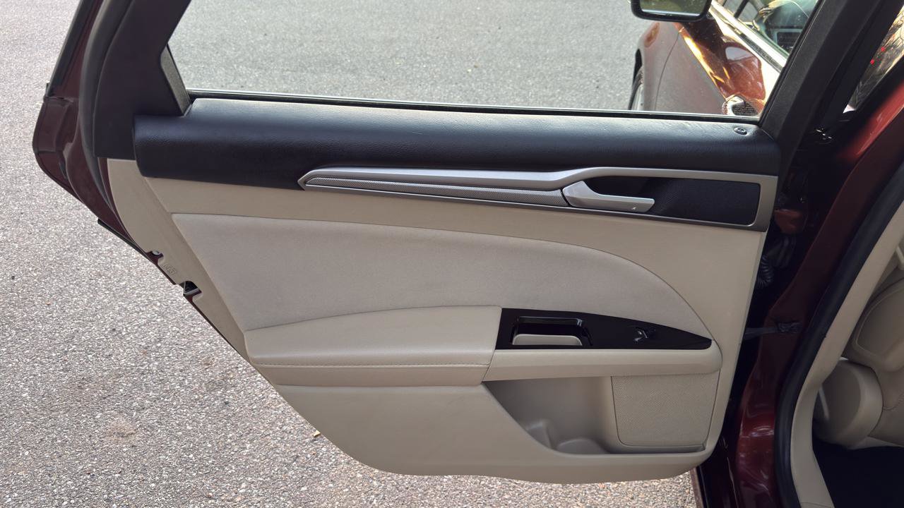 Used 2016 Ford Fusion SE FWD image 34