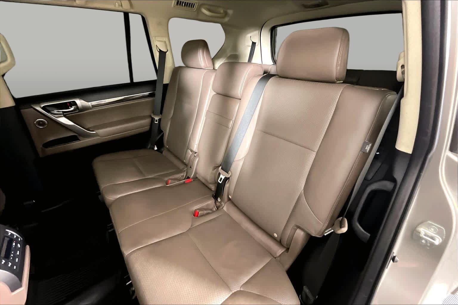 Used 2022 Lexus GX 460 Luxury w/ Accessory Package AWD/4WD image 18