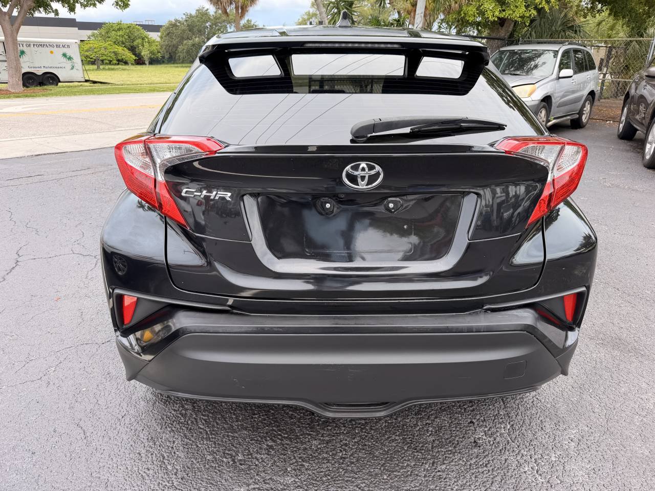 Used 2019 Toyota C-HR XLE FWD image 3