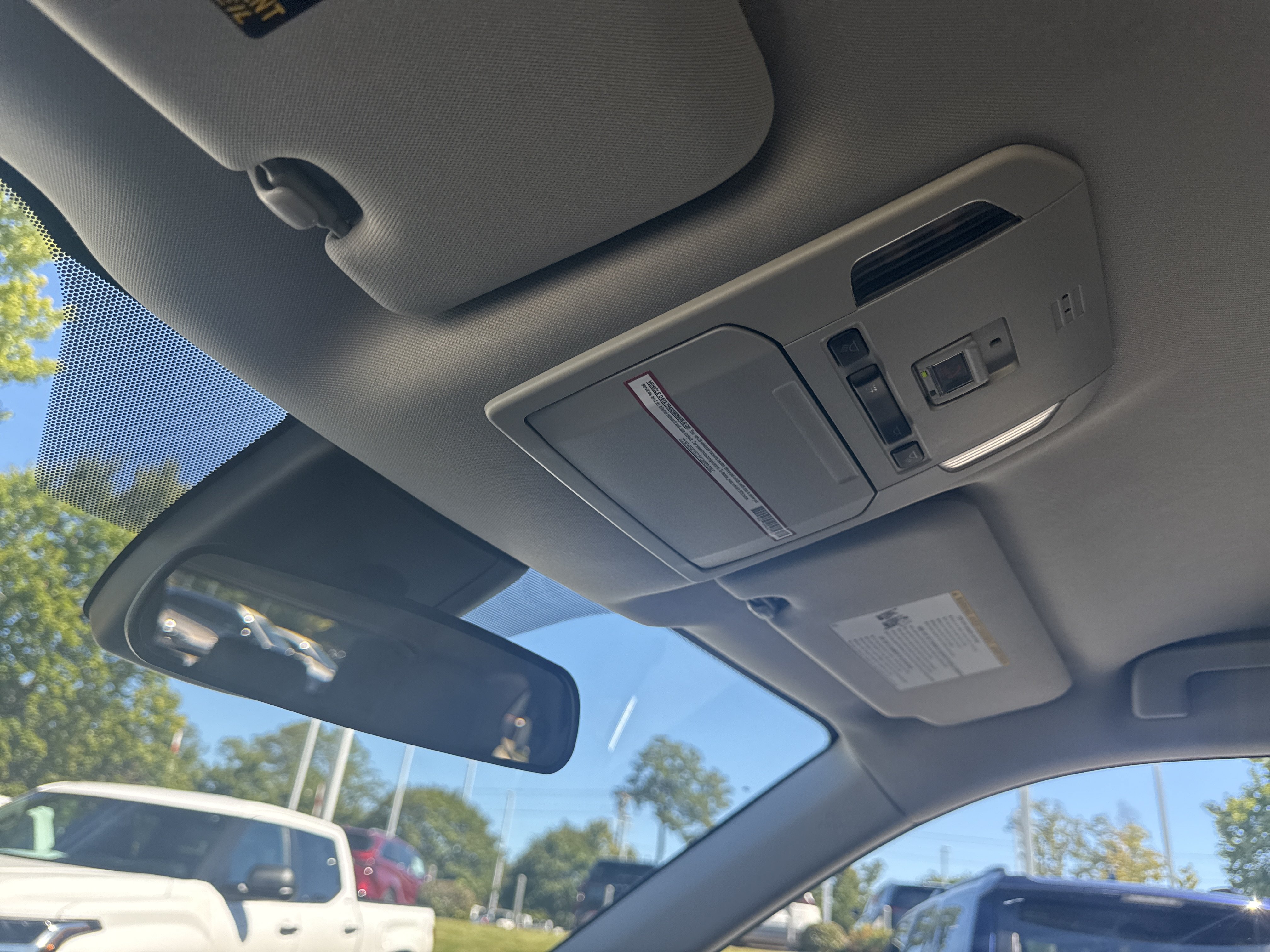 Used 2021 Toyota Highlander LE FWD image 27