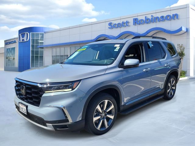 Certified 2025 Honda Pilot Touring image 2