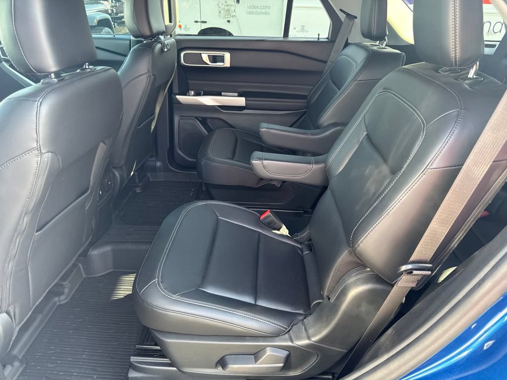 Used 2023 Ford Explorer XLT w/ Equipment Group 202A AWD/4WD image 28