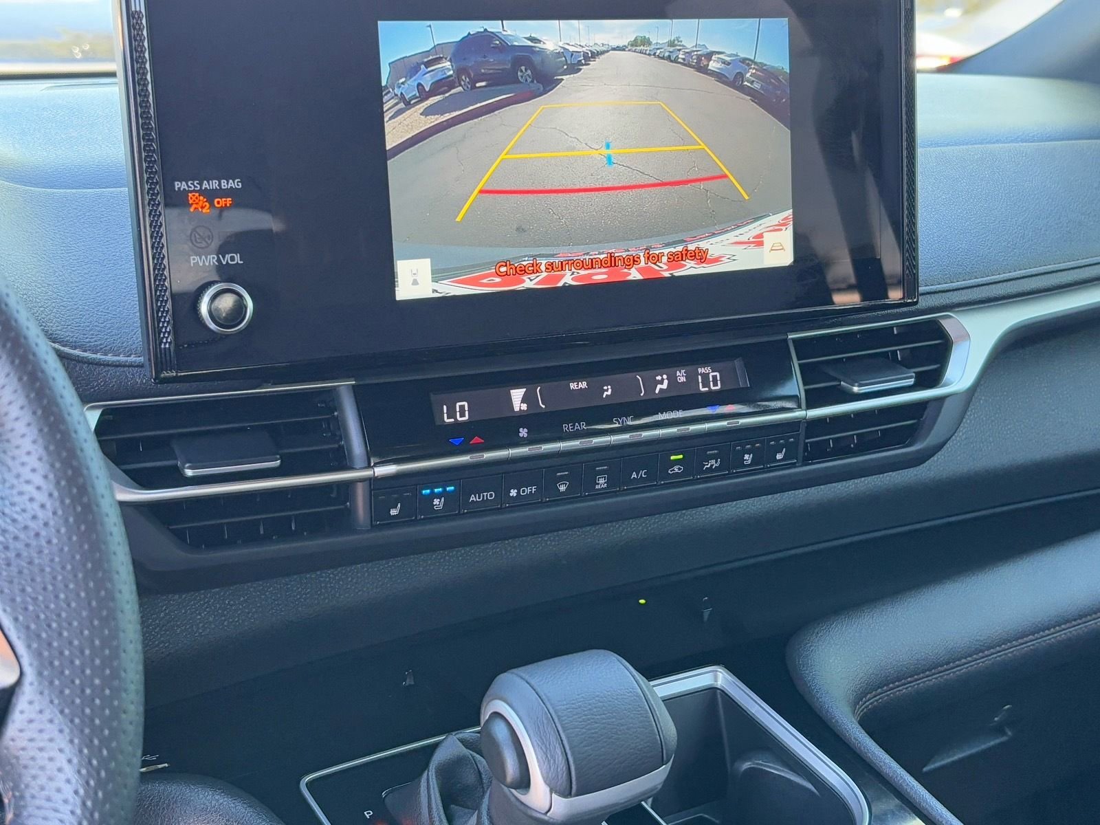 Used 2025 Toyota Sienna Limited image 25