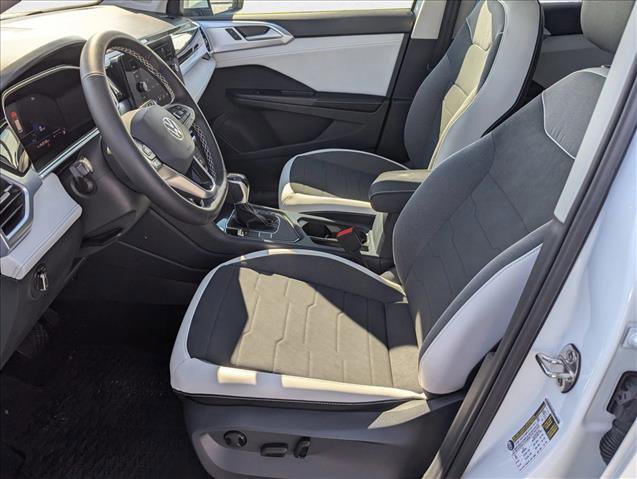 New 2025 Volkswagen Taos SE image 4