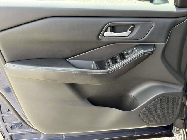 Used 2024 Nissan Rogue SV AWD/4WD image 17