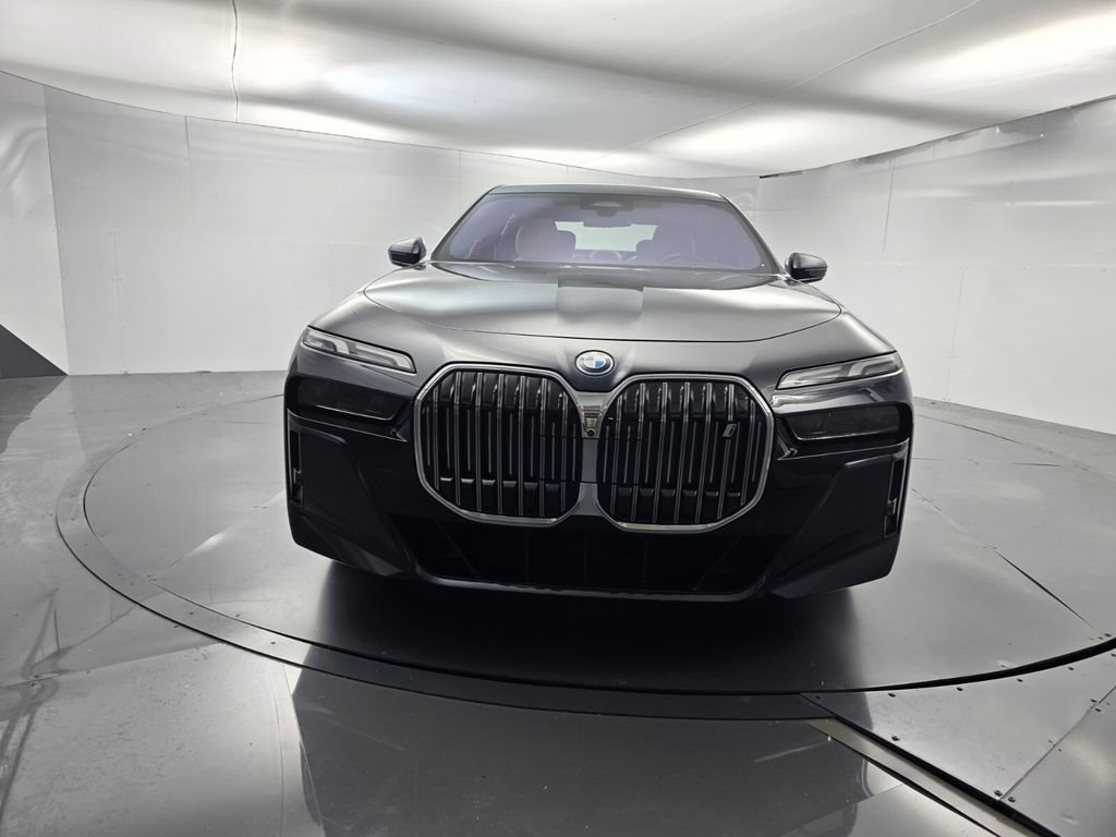 Used 2023 BMW i7 xDrive60 w/ Parking Assistance Package AWD/4WD video 2
