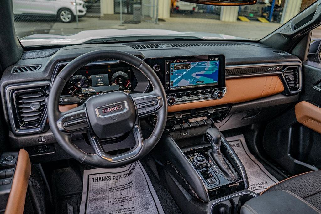 Used 2024 GMC Canyon AT4 w/ AT4 Premium Package AWD/4WD image 18