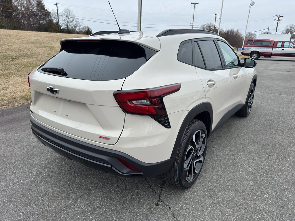 New 2026 Chevrolet Trax RS w/ Sunroof Package image 4
