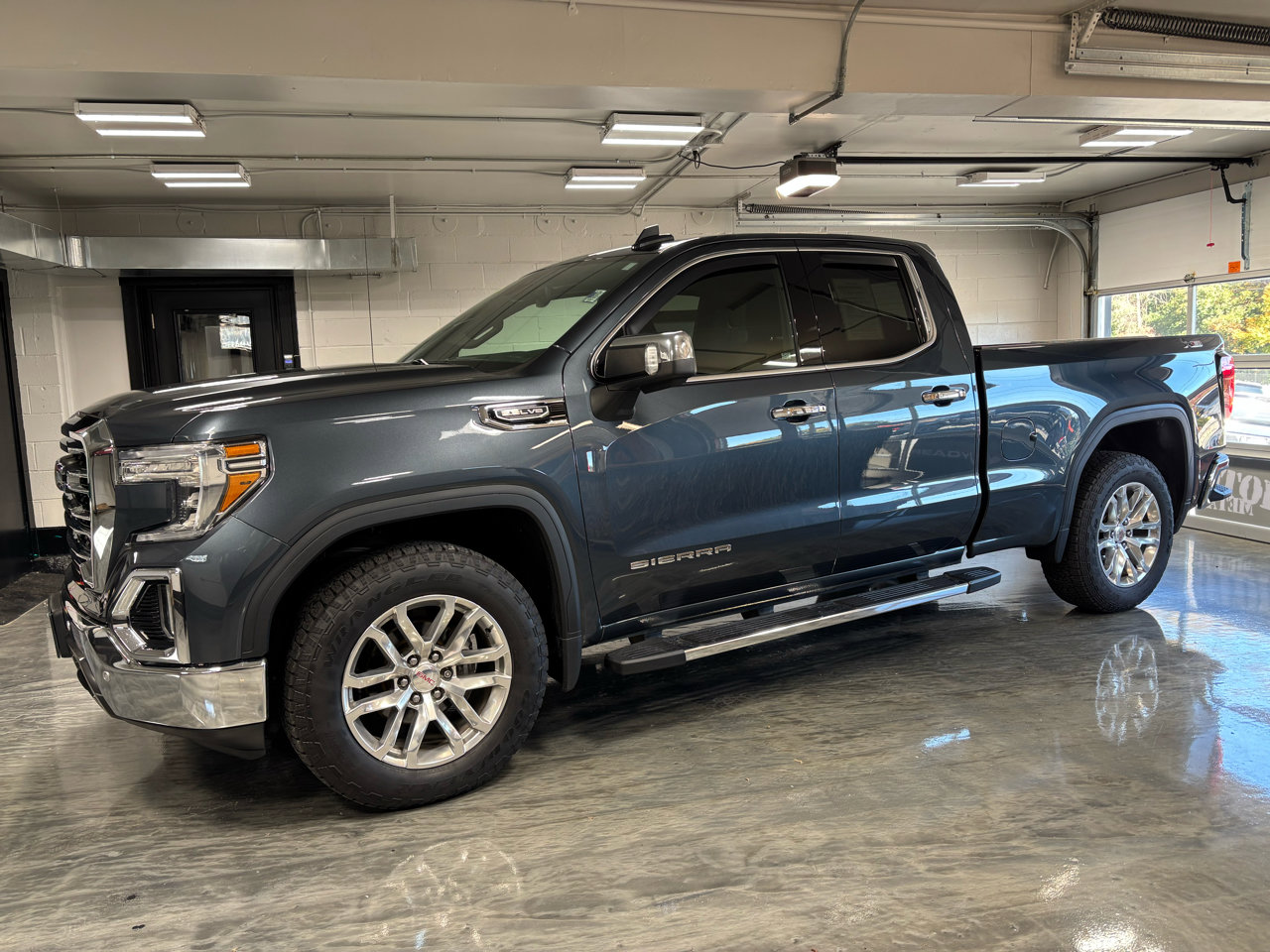 Used 2019 GMC Sierra 1500 SLT w/ SLT Premium Package image 6