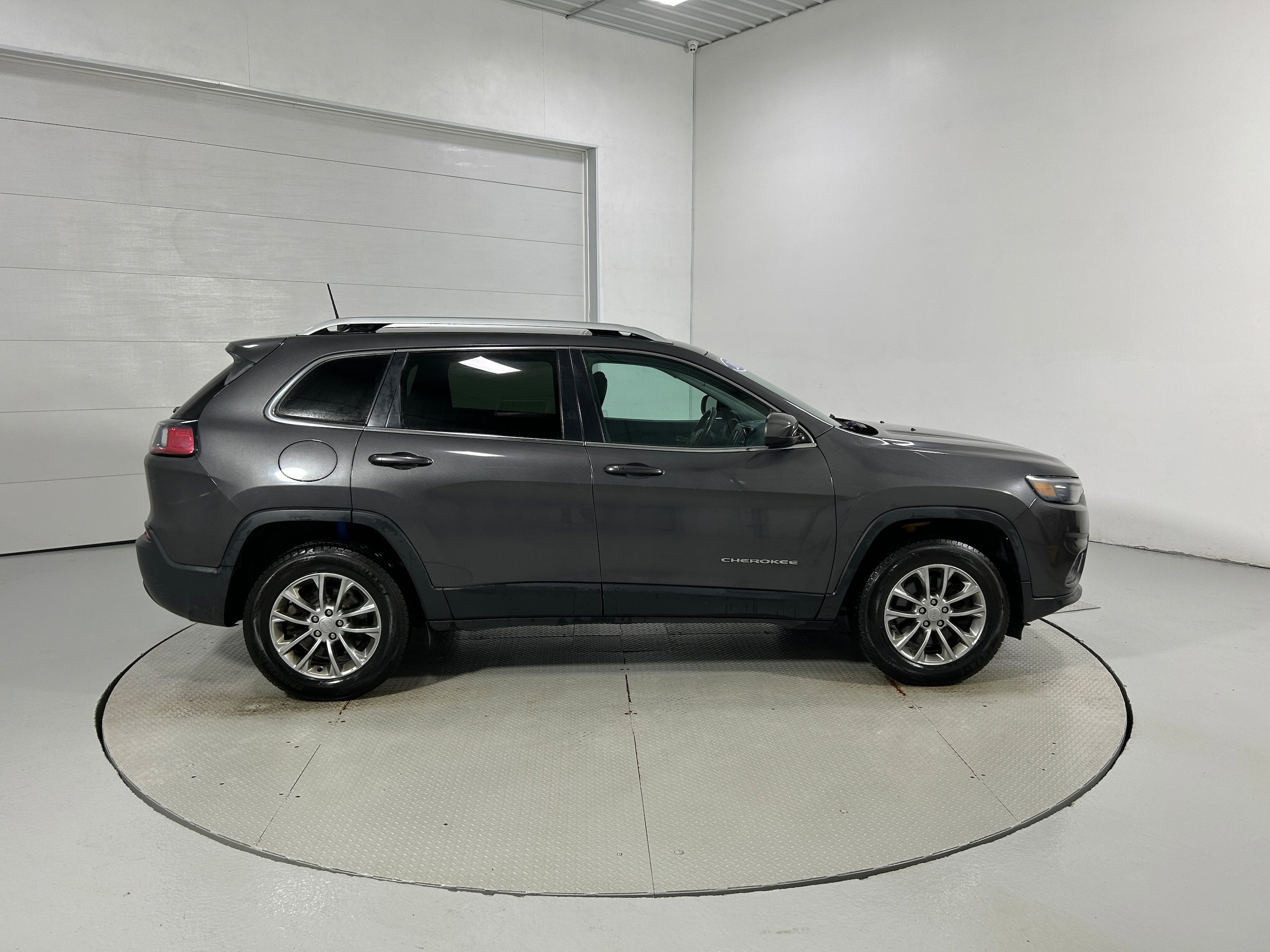 Used 2019 Jeep Cherokee Latitude Plus AWD/4WD image 36