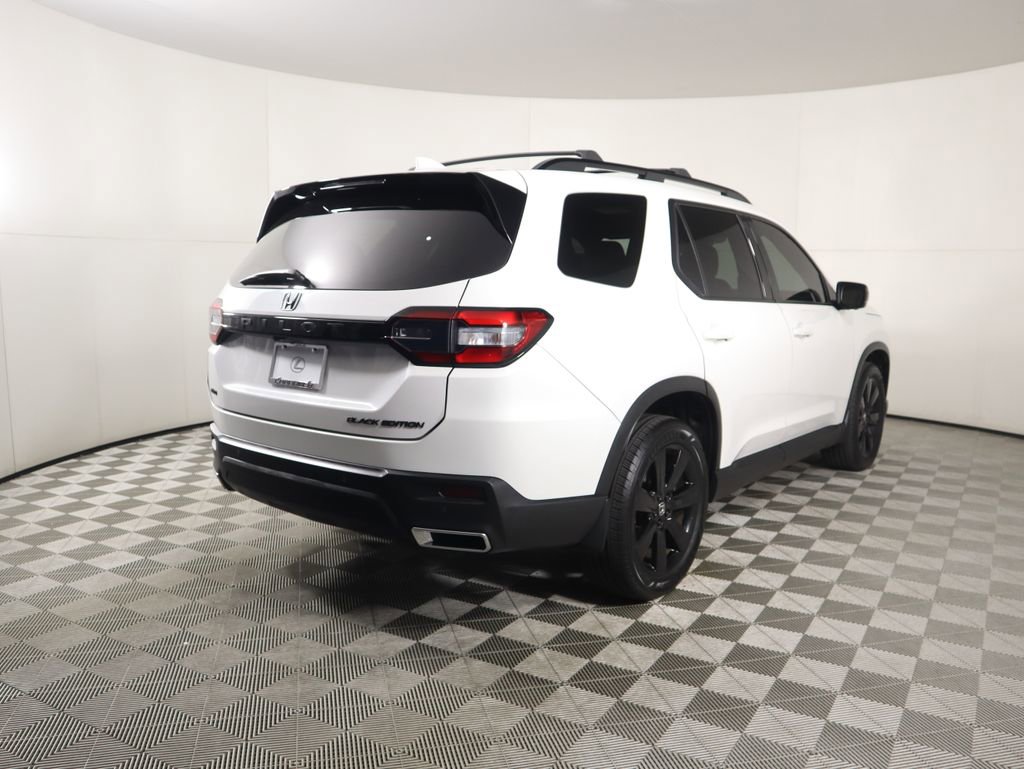 Used 2025 Honda Pilot Black Edition image 5